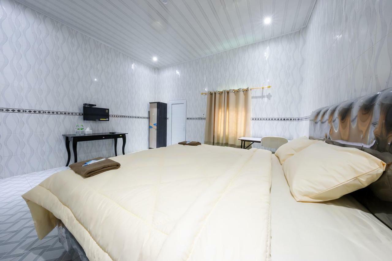 Mega Nasional Seaview Hotel Gunungsitoli Exterior photo