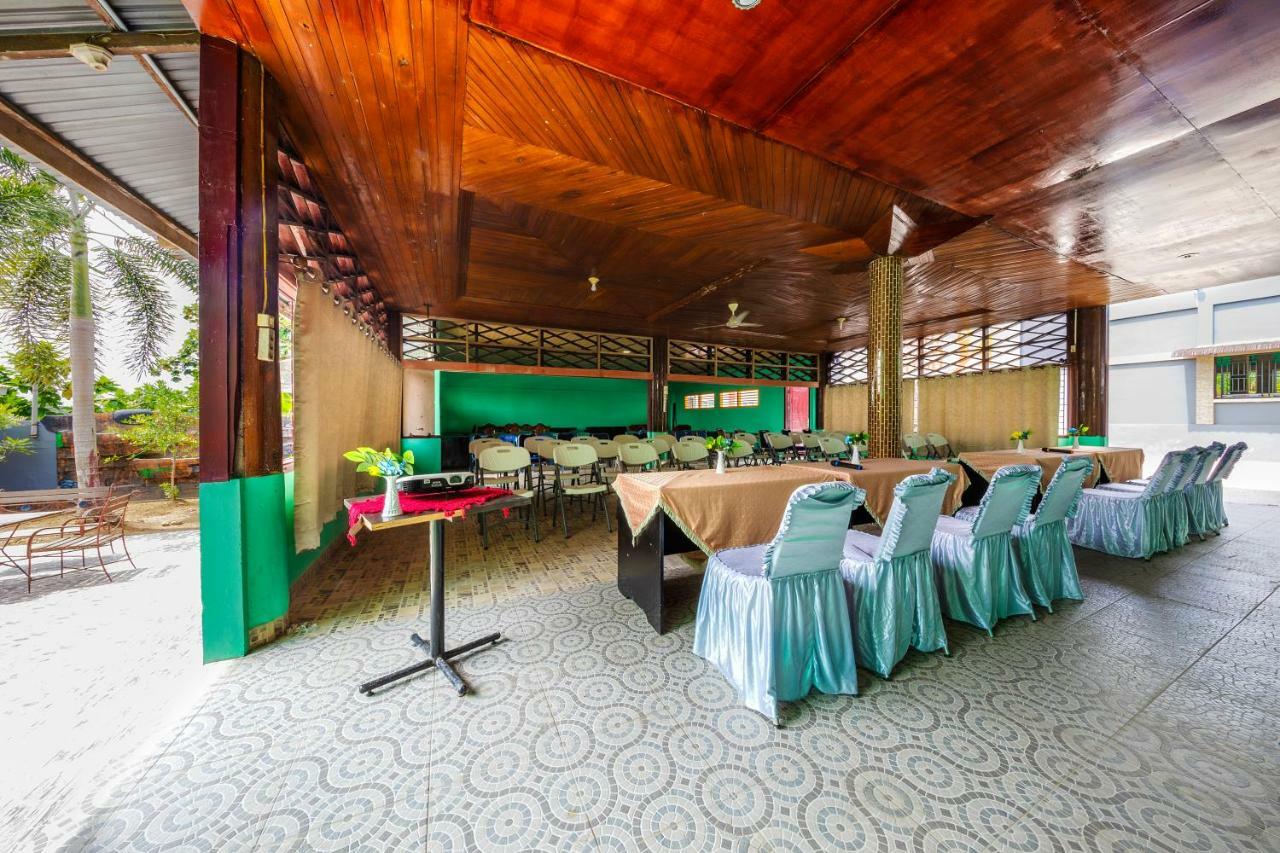 Mega Nasional Seaview Hotel Gunungsitoli Exterior photo